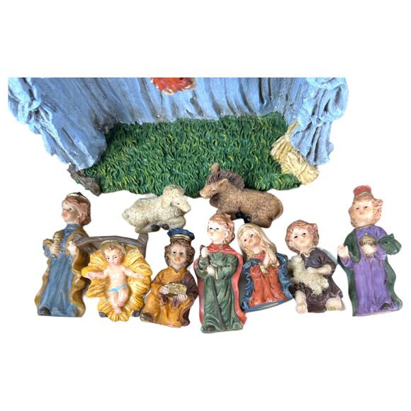 Silvestri Wonders of Christmas Vintage Nativity Set 10 Pieces - Picture 5 of 7